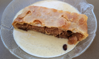 Apfelstrudel mit Vanillesauce